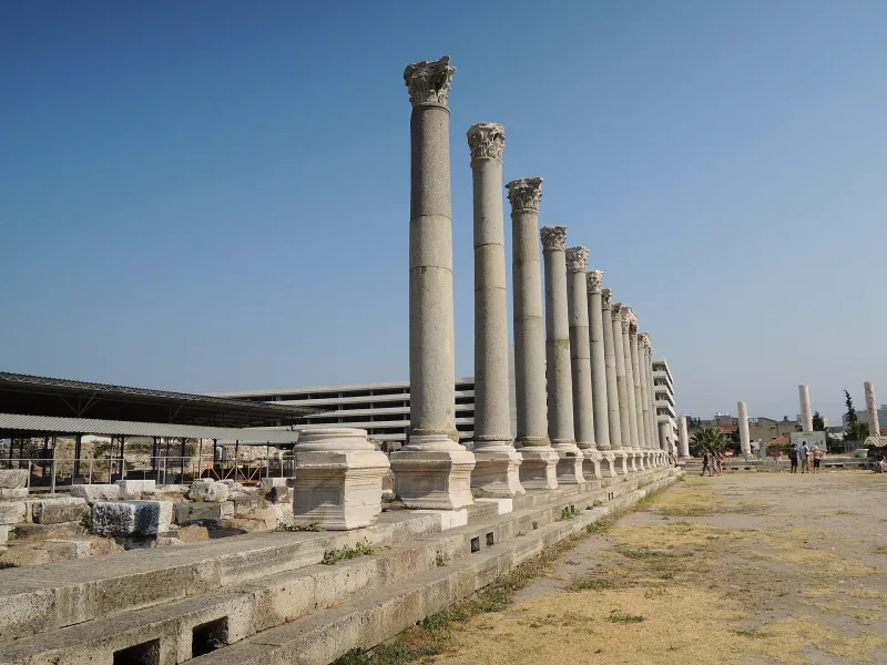 Smyrnan agora (İzmir Agorası): opas antiikin Izmiriin