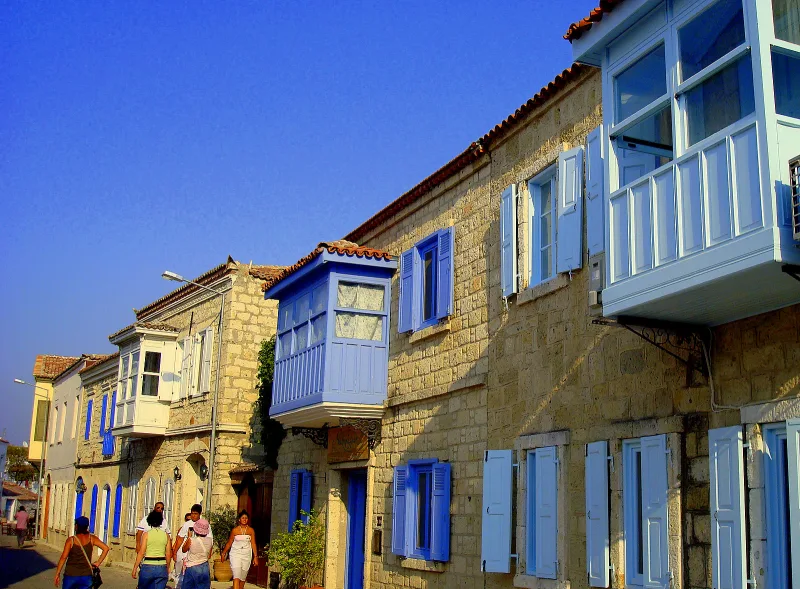 Alaçatı – kiviset kujat ja Egeanmeren rannikon tuuli
