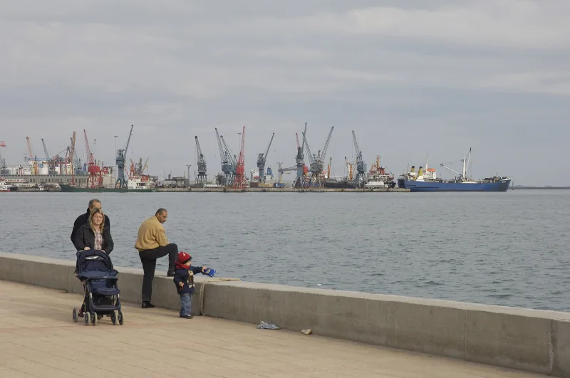 Atatürk Park (Mersin) — a seaside promenade with a monument by the sea