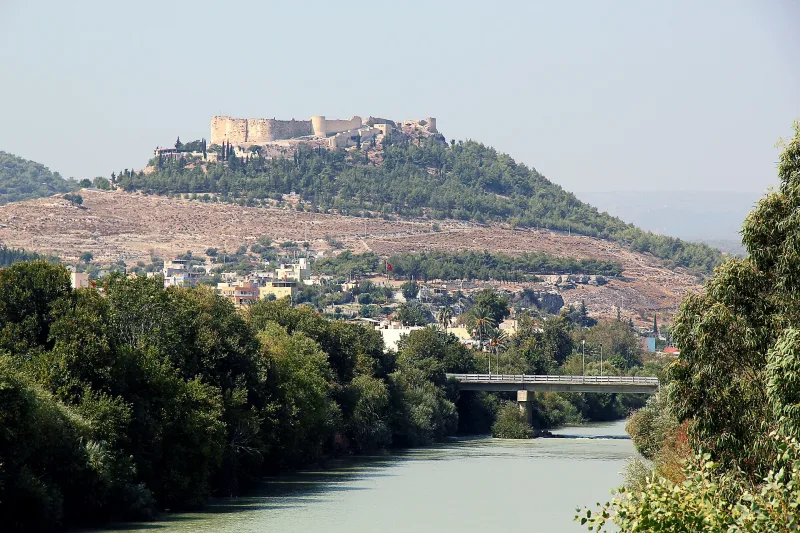 Çeşmen linna (Çeşme Castle) – ottomaanien linnoitus ja museo Egeanmeren rannalla