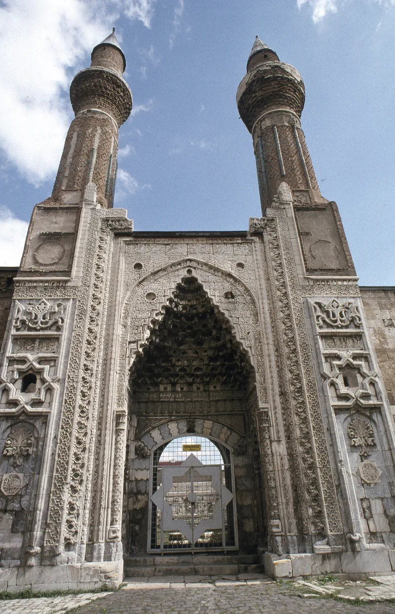 La madraza de Gök, en Sivas: la «madraza celestial» de los selyúcidas