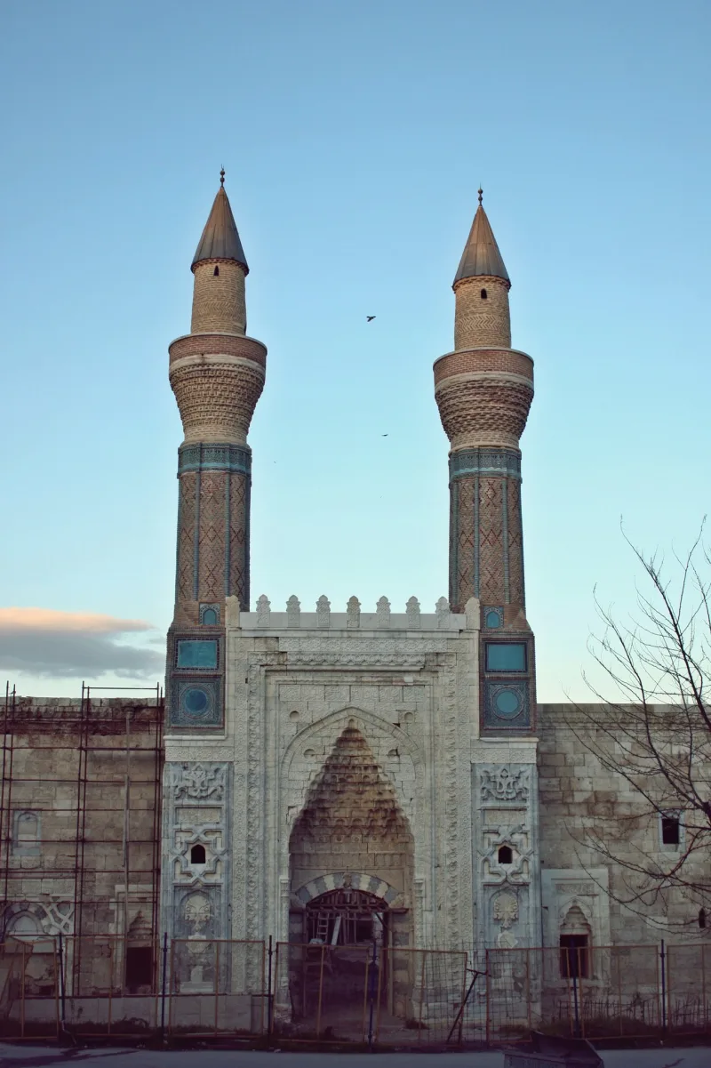 La madraza de Gök, en Sivas: la «madraza celestial» de los selyúcidas