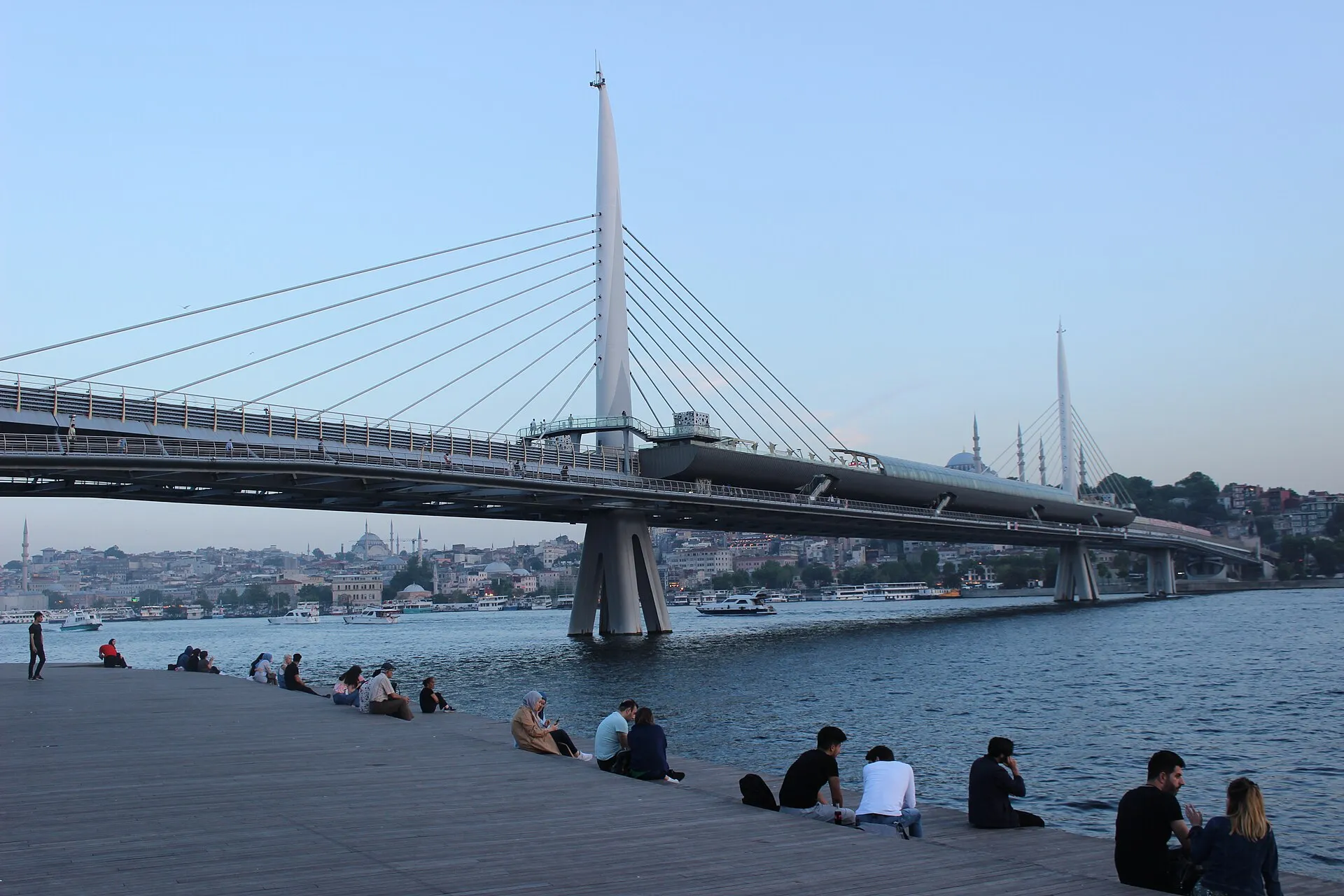 Istanbulin Kultaisen sarven metrosilta – opas Haliç Köprüsü -sillalle
