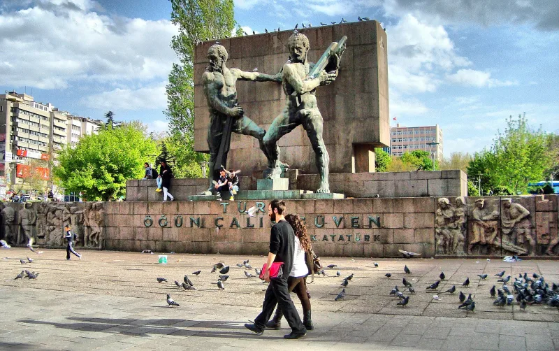 Güvenpark Kızılayssa – turvallisuuden muistomerkki ja Ankaran sydän