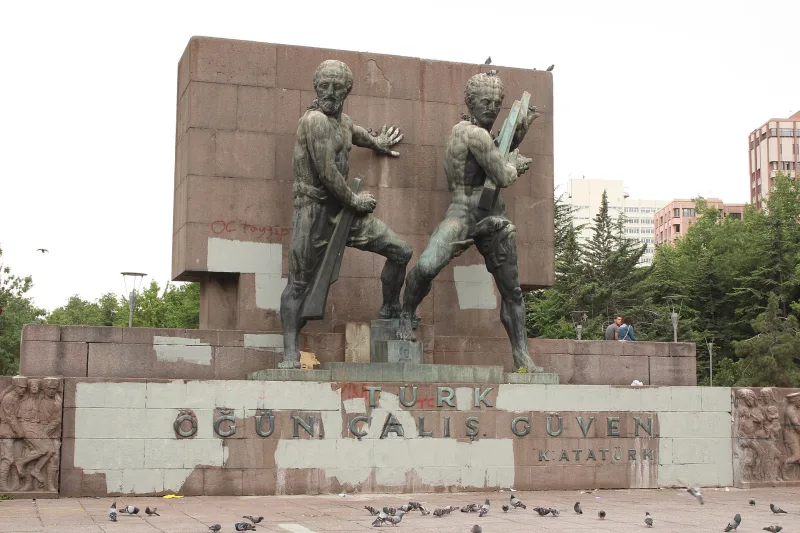 Güvenpark, en Kızılay: monumento a la Seguridad y corazón de Ankara