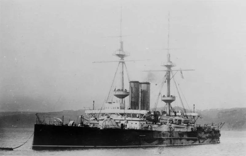 Linja-alus HMS Ocean: uppoaminen Dardanellien edustalla, 1915