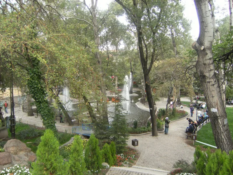 Парк „Кугулу“ (Kuğulu Park) — лебеди в центъра на Анкара