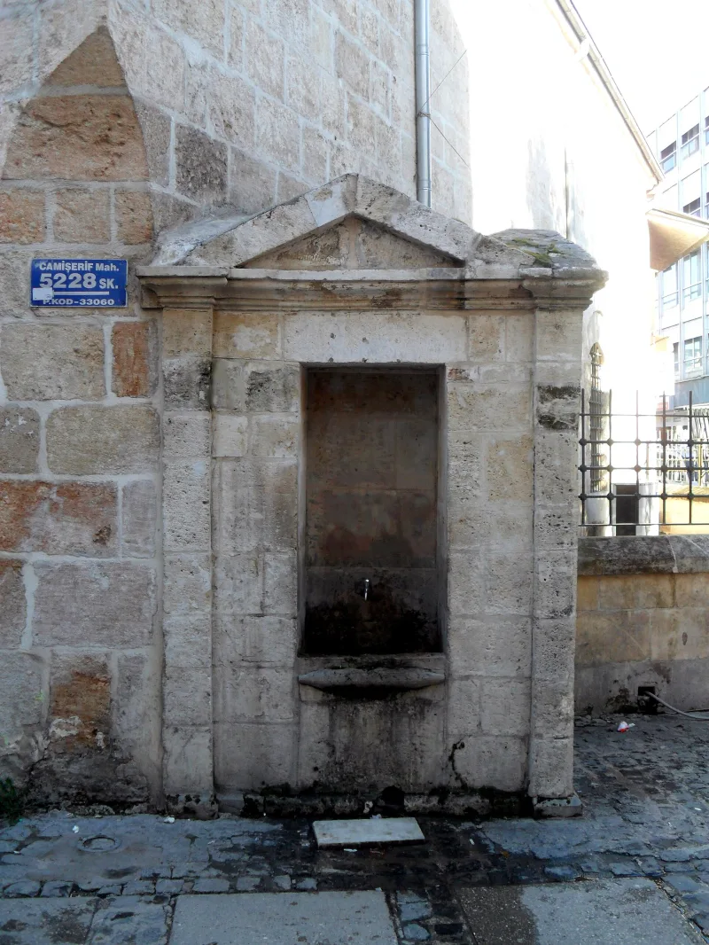 Vanha moskeija (Mersin) – historia ja arkkitehtuuri Eski Cami
