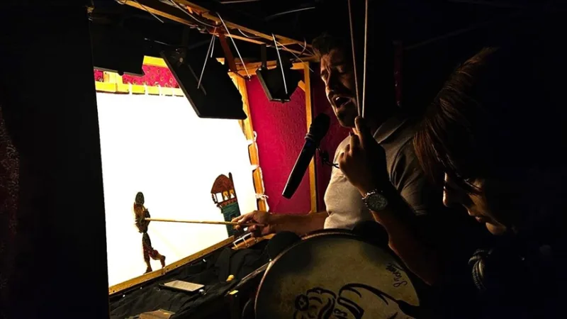 تحدث الفنان أيتوغ تشيليك عن مستقبل فن العرائس التركي