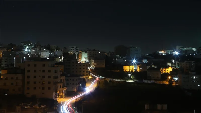 أصاب الإسرائيليون الذين احتلوا الأراضي الفلسطينية 3 فلسطينيين بجروح في الضفة الغربية المحتلة