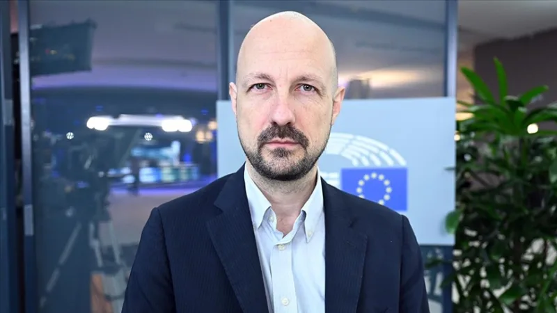 Poslanec Európskeho parlamentu Botenga ostro skritizoval „proizraelský postoj“ Európy