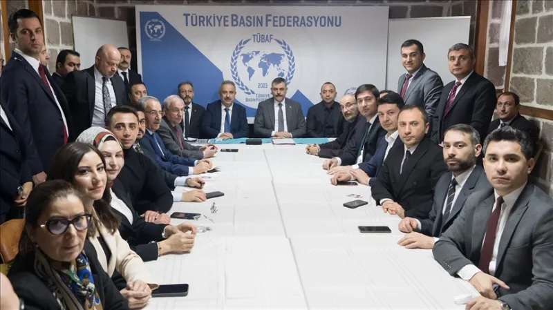 Minister vnútra Çiftçi sa stretol s novinármi