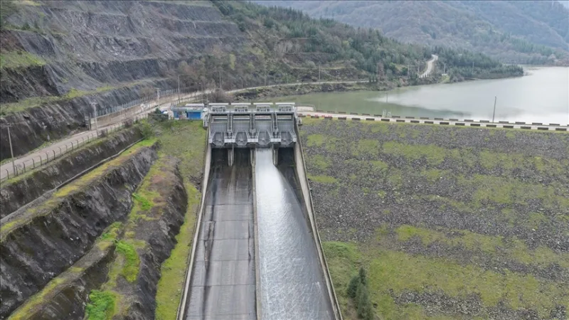 Water released from the Yuvacık Dam, which has reached full capacity, is being diverted to Lake Sapanca