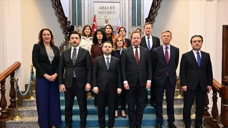 Ministr spravedlnosti Gürlek se setkal s nizozemským ministrem spravedlnosti a bezpečnosti Van Weelem