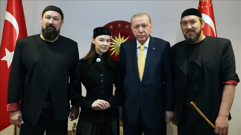 Prezident Erdoğan přijal hudební skupinu „Ay Yola“