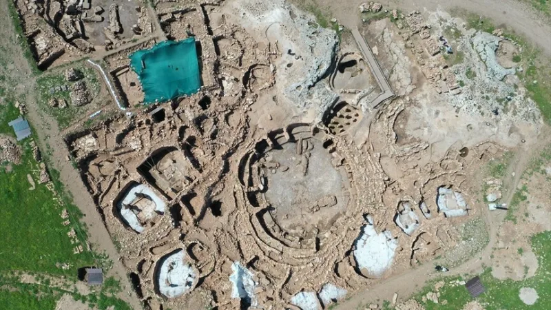 W Karahantepe udowodniono, że 12 tysięcy lat temu spożywano głównie mięso gazeli i rośliny strączkowe